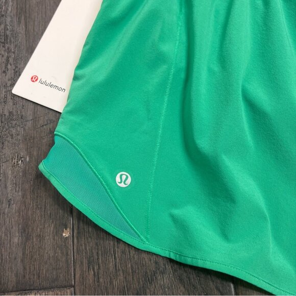 Lululemon NWT Hotty Hot High-Rise Lined Short 4" Kelly Green - Picture 4 of 9